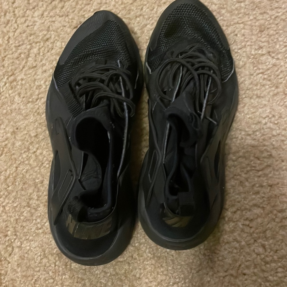 Black Nike